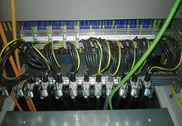 出現端子及電纜抱箍 出現端子及電纜抱箍