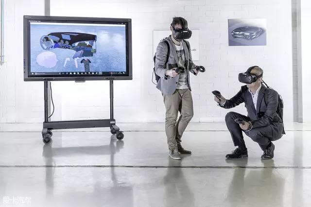 奧迪智能工廠自動化技術之利用VR設備模擬裝配汽車部件 奧迪智能工廠自動化技術之利用VR設備模擬裝配汽車部件