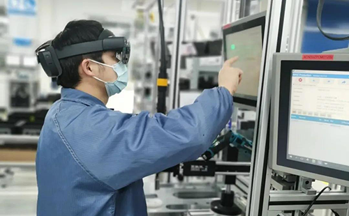 蘇州生產(chǎn)廠技術(shù)人員佩戴HoloLens 2 調(diào)試 蘇州生產(chǎn)廠技術(shù)人員佩戴HoloLens 2 調(diào)試