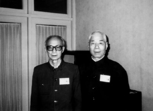 李慕愚與孫作賓在參加第六屆全國(guó)政協(xié)會(huì)議代表駐地合影 李慕愚與孫作賓在參加第六屆全國(guó)政協(xié)會(huì)議代表駐地合影