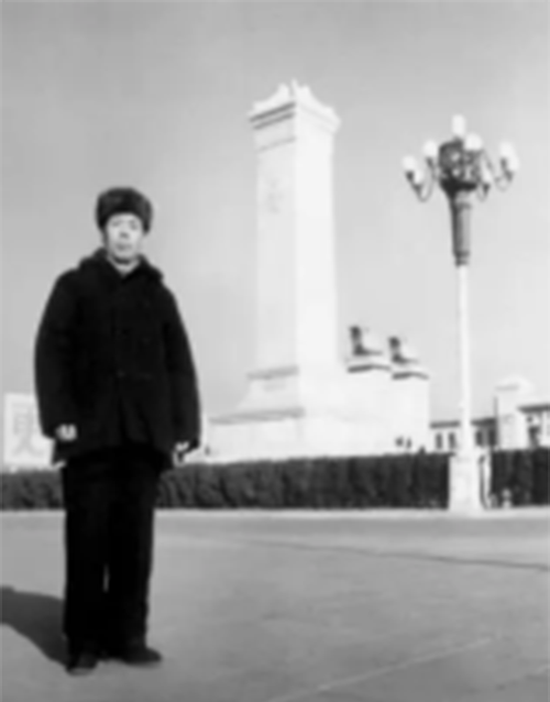 李幕愚1972 年在天安門廣場(chǎng)留影 李幕愚1972 年在天安門廣場(chǎng)留影